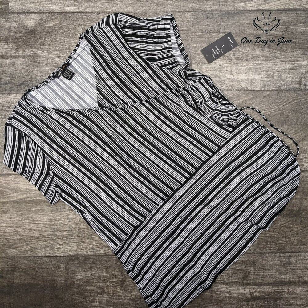 Robert Louis Short Sleeve Cross Front Top Size L